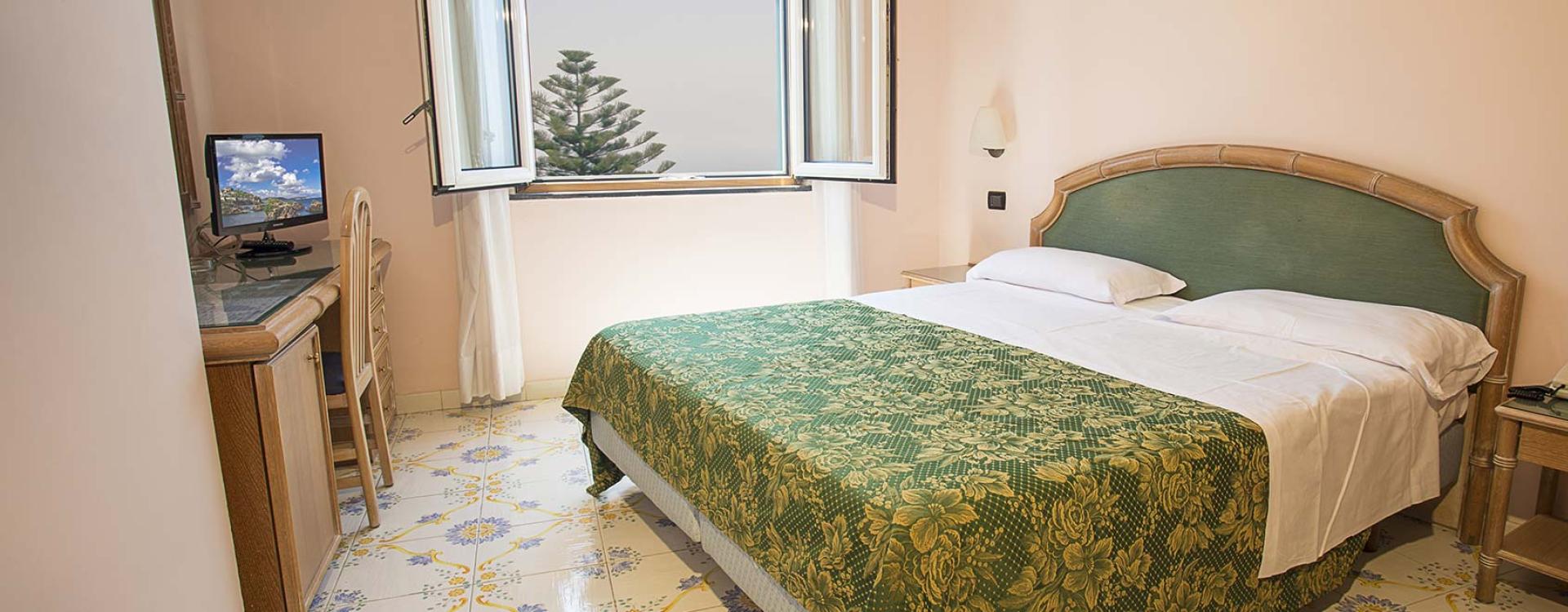 Ottobre Lastminute Hotel Saint Raphael Barano d Ischia Terme Trattamenti Benessere e Panorama Vista Mare